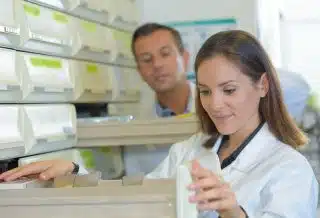 Comment devenir gestionnaire de préparation en pharmacie