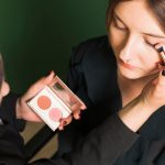 Comment choisir son école d’esthétique pour devenir make up artist ?