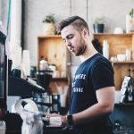 Comment devenir vendeur en magasin ?