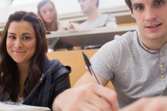 Executive master : développer sa notoriété et ses compétences dans une école executive education