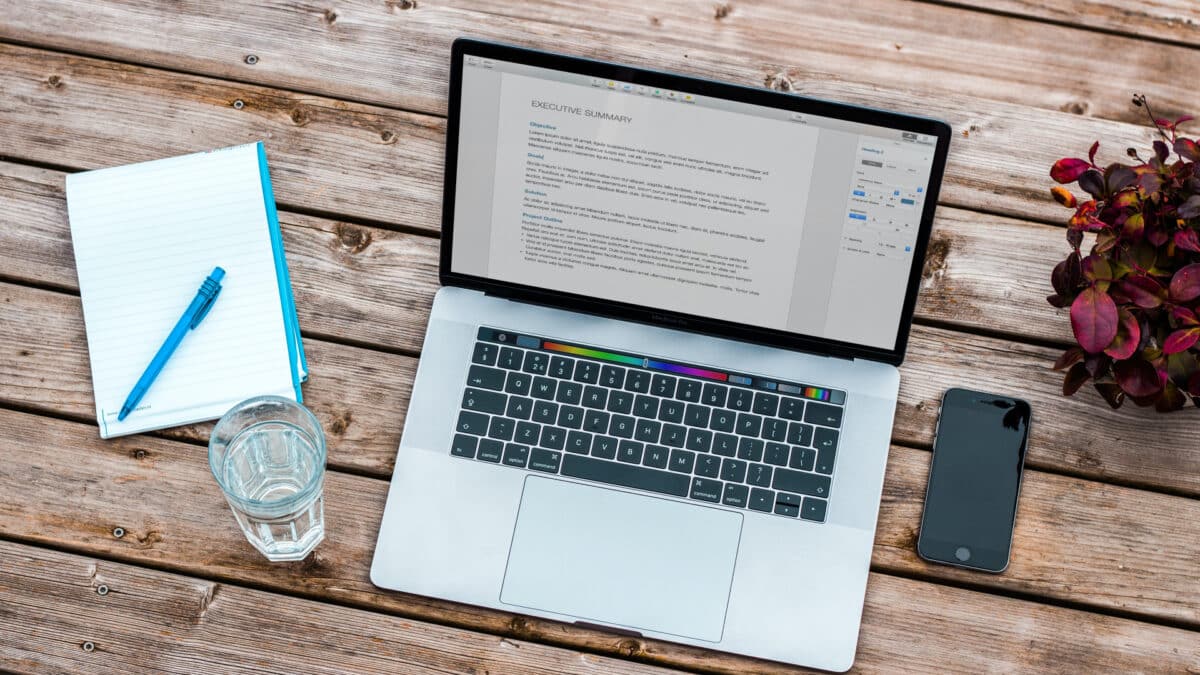 Les secrets pour réussir son CV : étapes, outils et création en ligne